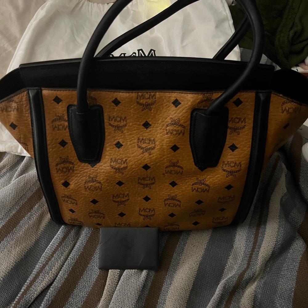 MCM Medium Kathy Visetos tote w/Strap